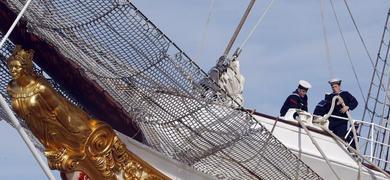 Elcano zarpa desde San Fernando para conmemorar el Bicentenario de Las Cortes