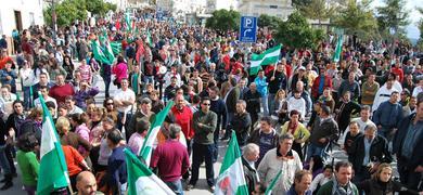 La Sierra sale a la calle en una huelga multitudinaria