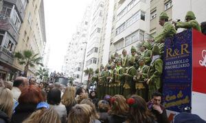 Cdiz vive su primer sbado de Carnaval entre nubes y claros