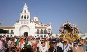 Cdiz acude al abrazo de la Blanca Paloma