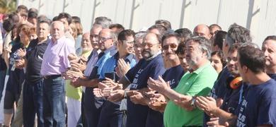 Las trabajadores del CBC reciben con pancartas a la directiva de Airbus