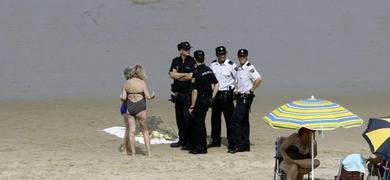 Fallece una mujer mientras se baaba en la playa de Santa Mara del Mar