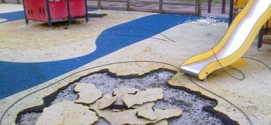 Destrozan varios parques infantiles por valor de ms de 12.000 euros