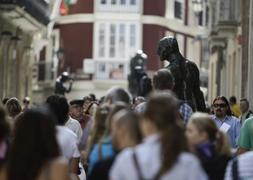 'El pensador' reflexiona desde la calle Ancha