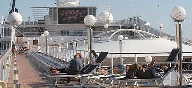 El 'Orchestra' atraca en el puerto de Cdiz