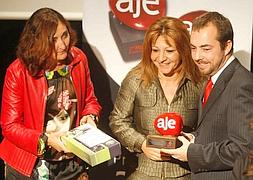 La Maga Trabajo Social gana el  premio de la Asociacin de Jvenes Empresarios