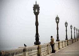 La niebla envuelve el Puente Carranza