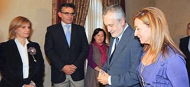 Grin apoya a Pilar Snchez, que gan las elecciones por mayora absoluta y cuya agrupacin la respalda