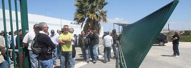 Los trabajadores de Alestis ocupan la nueva planta de Puerto Real tras el desplante de la empresa en el Sercla