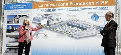 La alcaldesa presenta el plan para reordenar Zona Franca y generar 5.000 empleos