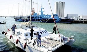 Abordaje en alta mar de un catamarn con 300 kilos de cocana