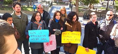 Opositores de Educacin se manifiestan en Cdiz contra el cambio de temario