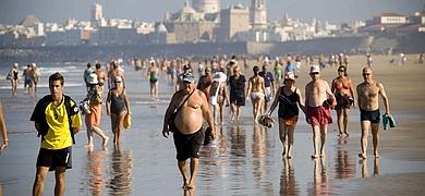 Paralizan un ERE en el servicio de playas de Cdiz al garantizar su continuidad