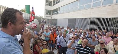 Los prejubilados se encierran para reclamar sus pensiones