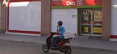 Apualan a una mujer a las puertas de un supermercado en Varela