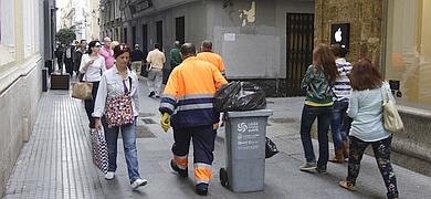 La huelga de limpieza se transforma en protestas de la plantilla en la calle