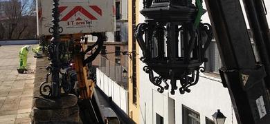 Instalan nuevas farolas en el paseo de San Carlos