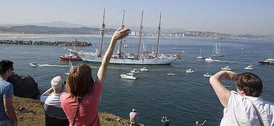 El Juan Sebastin de Elcano vuelve a Cdiz el da 21 tras su triunfal paso por el norte