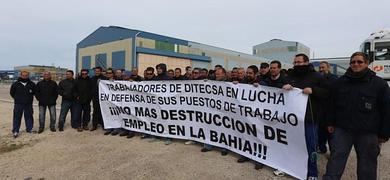 Los trabajadores de Ditecsa se concentran en el astillero de Puerto Real para protestar por el ERE