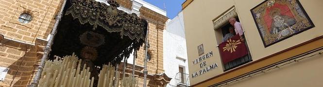 El sol ilumina el Lunes Santo gaditano e inunda las calles del fervor de sus fieles