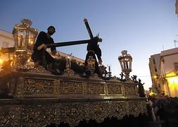 La recompensa de la larga espera para los cofrades en el Jueves Santo de Chiclana