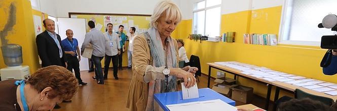 El bipartidismo se examina hoy en las urnas