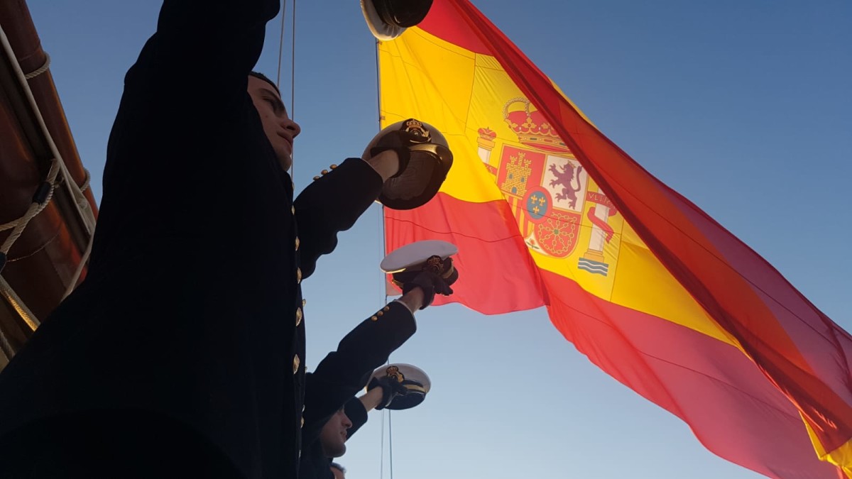 Despedida de los guardiamarinas del Elcano a la salida del puerto de Valparaíso, el pasado viernes 1 de junio. Foto: Armada Española