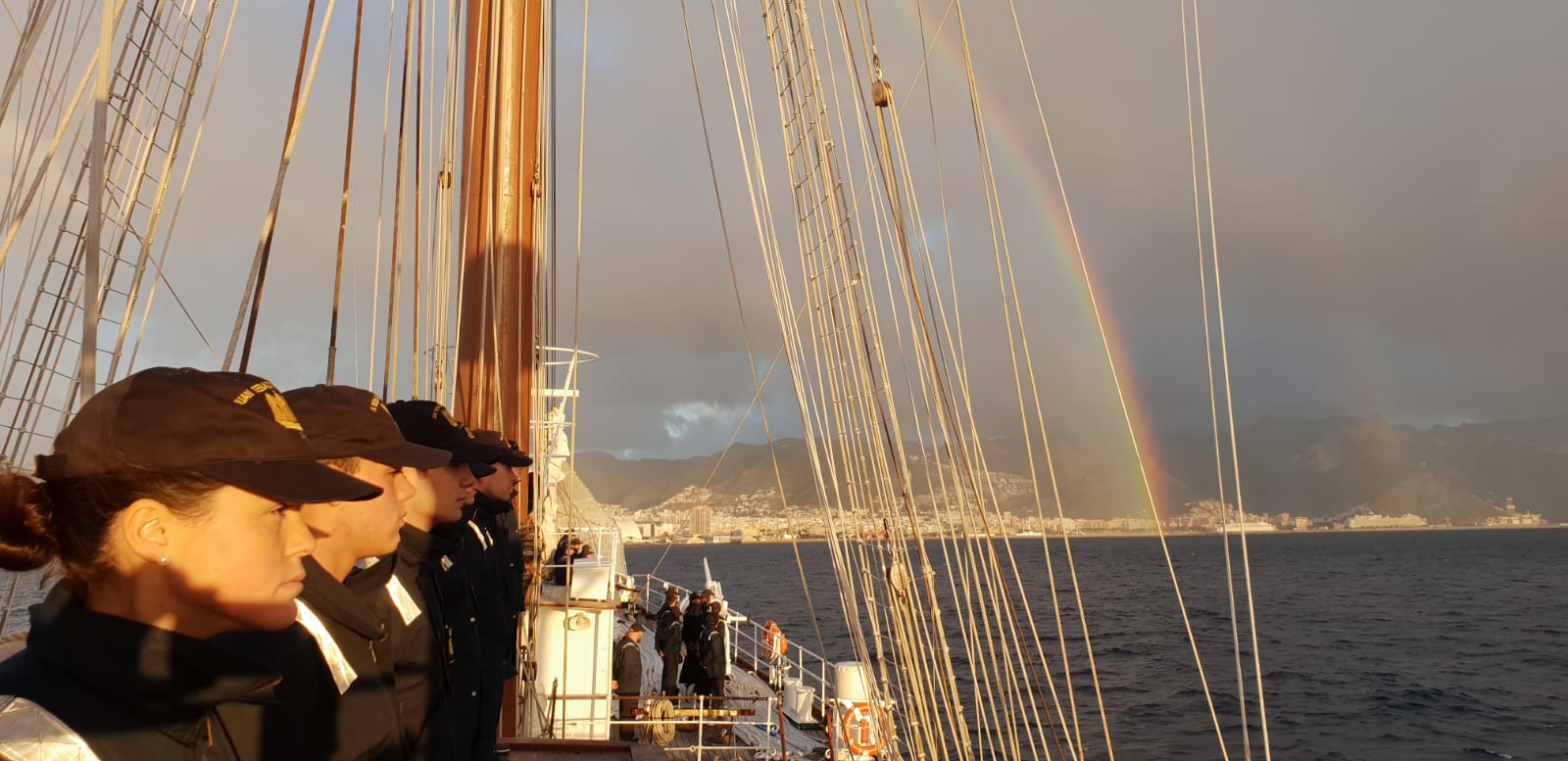 El Juan Sebastián de Elcano llega a Tenerife, el primer puerto de su 91 crucero de instrucción