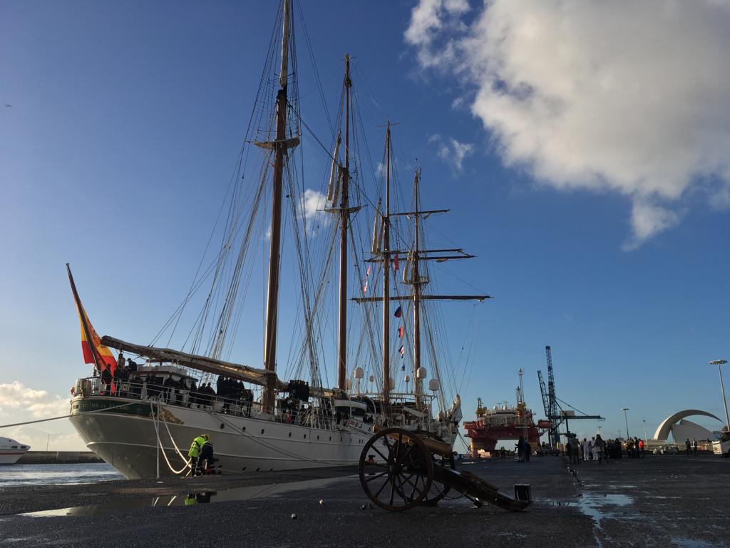 El bergantín-goleta atracado en Santa Cruz de Tenerife. Foto: Armada Española